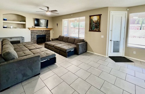 Coldwater Ridge Maison | Perfect for longer stays. Huge backyard! 2700 Sq Ft home