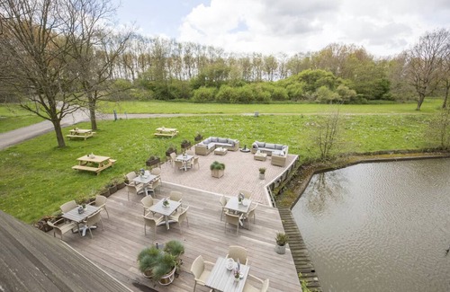 Velsen-Zuid Hôtel | Perfect for Relaxation: Pool, Scenic Views and Dining in a Beautiful Setting