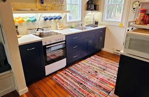 Shorewood-Tower Hills-Harbert Cottage | Parfait pour deux! Un petit refuge dans les bois. Petite maison / escapade romantique