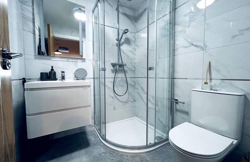 Potters Bar Maison | Perfect for Work | Van Parking | Walk to Spoons | 18 Min to Central