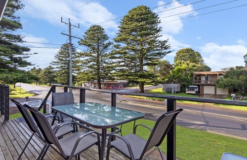 Port Fairy Maison | Perfect for your beach holiday, you are only a stone's throw to the Port Fairy East Beach