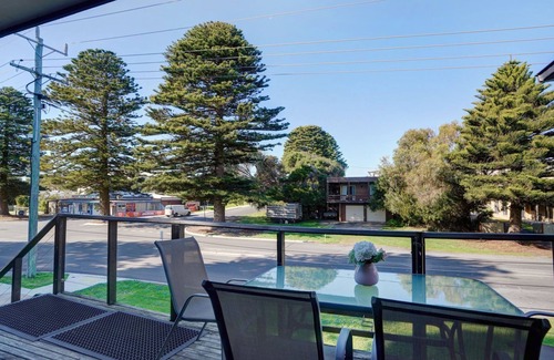 Port Fairy Maison | Perfect for your beach holiday, you are only a stone's throw to the Port Fairy East Beach