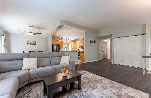 Ballwin Maison | Perfect Getaway 3BR 3BA Home Close to Parks and Shopping