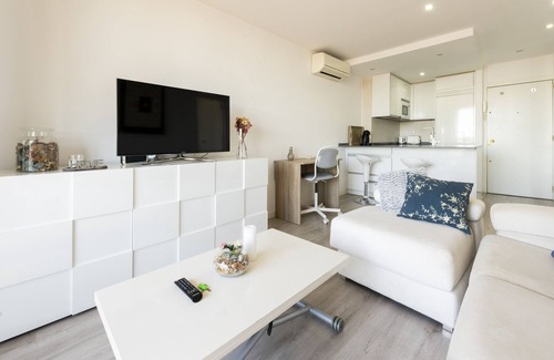 Nueva Espana Appartement | Perfect getaway in Madrid: 1-bedroom flat with pool and balcony, ideal for your holidays