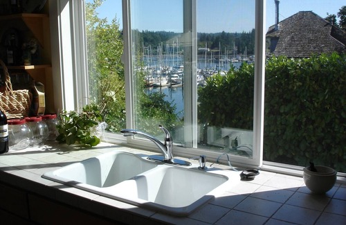 Burley Maison | Yacht Club Waterfront Beachhouse
