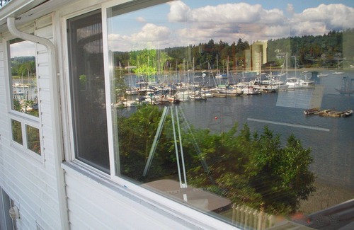 Burley Maison | Yacht Club Waterfront Beachhouse