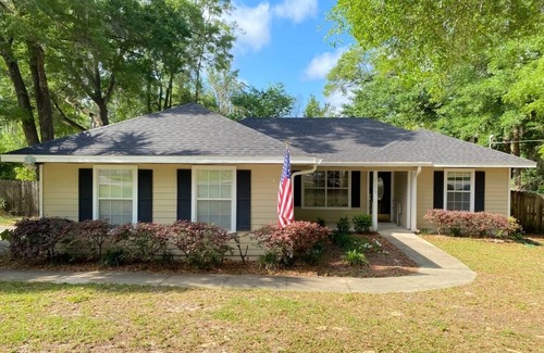 High Springs Maison | Perfect HAVEN paradise! Location, fenced, handicapped,Kayaks,Pets, Dive and kids