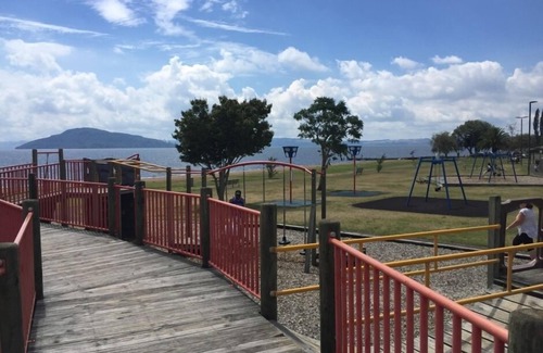 Holdens Bay Maison | Bach de kiwi perfecto en el borde del lago Rotorua
