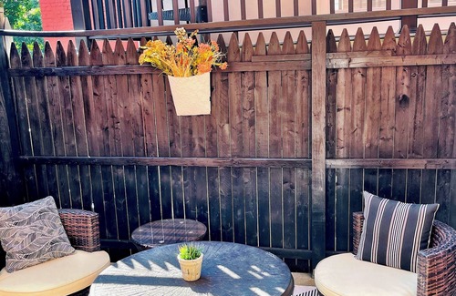 Central Northside Appartement | *Perfect Locale* Mins to all Attractions+Free Park