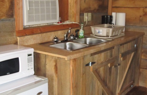Murfreesboro Cottage | Emplacement parfait pour les chasseurs de diamants! Super endroit! Animaux acceptés!