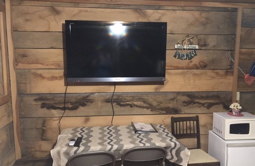 Murfreesboro Cottage | Emplacement parfait pour les chasseurs de diamants! Super endroit! Animaux acceptés!