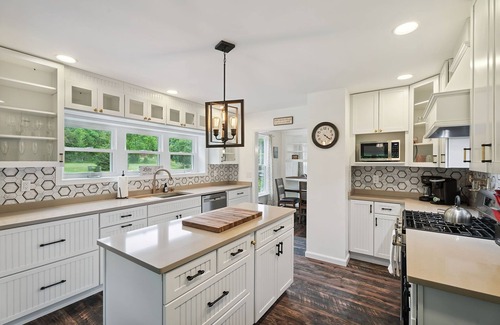 Hector Maison | Perfect location for exploring Seneca Lake!