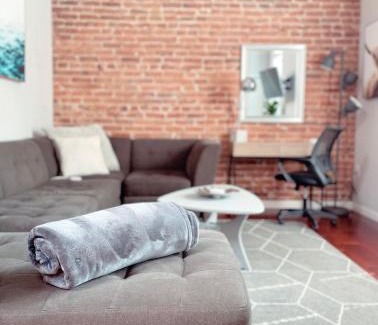 Navy Yard Appartement | Perfect Location! Stylish Condo Steps Away from Nationals Stadium and Navy Yard in DC's Southwest Gem