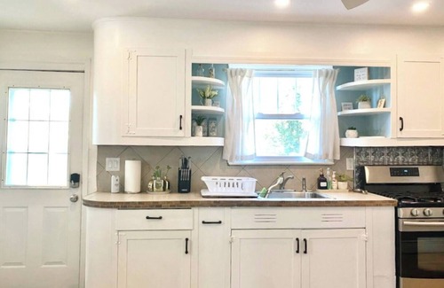 Neptune City Maison | Perfect Neptune Getaway Minutes to Bradley Beach!