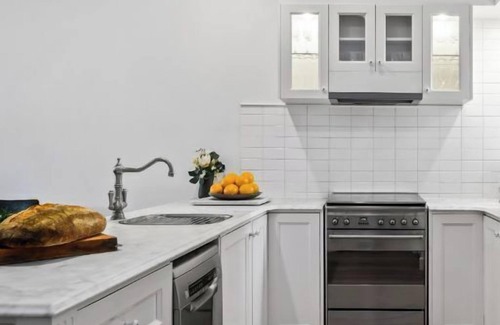Albert Park Appartement | Perfect Page St. A+ Home. 3Bed, 2.5Bath. Sleeps 6