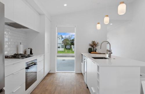 Papamoa Beach Maison | Perfect Papamoa Beach Bach