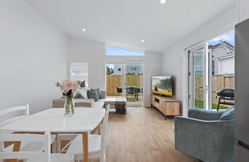 Papamoa Beach Maison | Perfect Papamoa Beach Bach