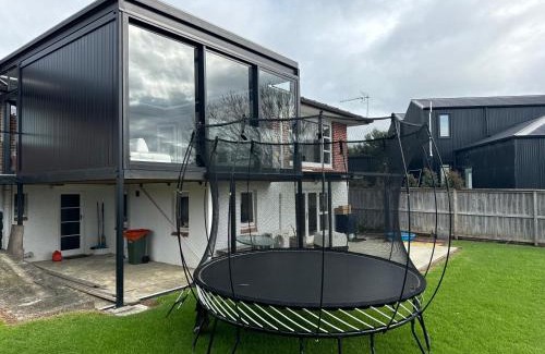 Te Atatu Peninsula Appartement | Perfect Peninsular Location - 3 BR Family Home