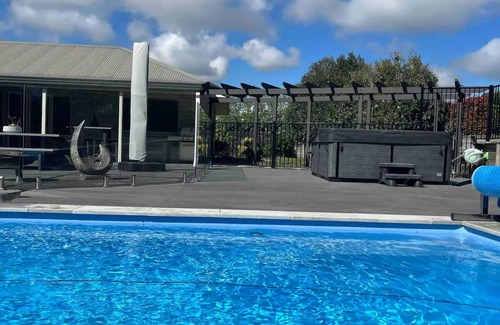 Tauriko Maison | Perfect retreat - 5 bedroom home with pool and spa