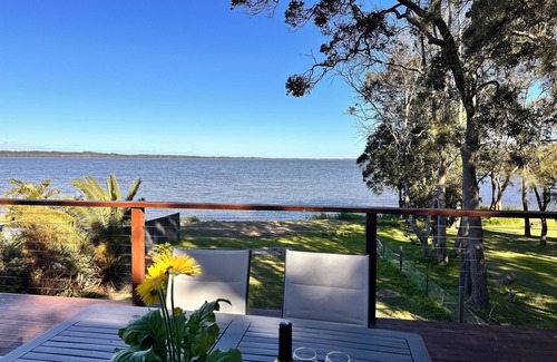 Gorokan Maison | Perfect Retreat Absolute waterfront, Stunning View and Direct Access to water.