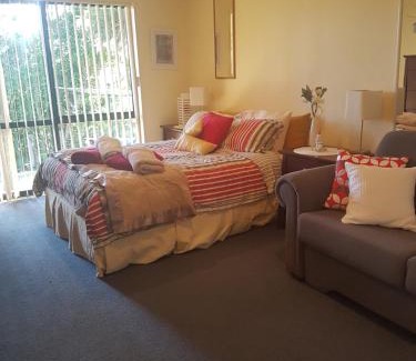 Moetapu Bay Maison | Perfect Small Bay Peaceful Beach. Great Fishing Boating Oysters