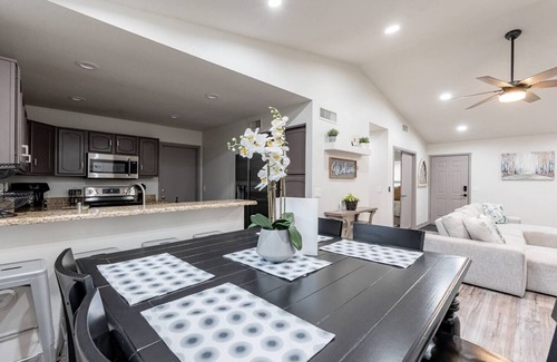 Mesa Maison | Perfect Staycation ~ Pet Friendly ~ Fire Pit ~ BBQ