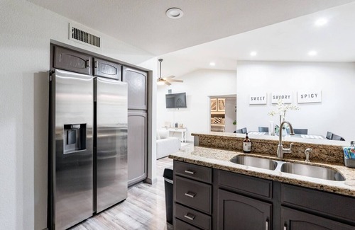 Mesa Maison | Perfect Staycation ~ Pet Friendly ~ Fire Pit ~ BBQ