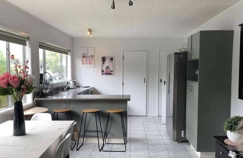Paraparaumu Beach Maison | Perfect summer holiday home