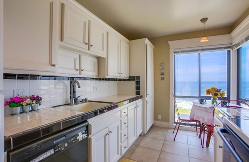 Lincoln Acres Copropriété | Perfect Sunsets... 2 Bedroom - 2 Bath condo with unobstructed views of the ocean
