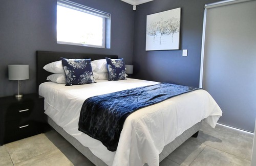Pringle Bay Appartement | Perfect two bedroomed family unit with a fully equipped kitchen and living area