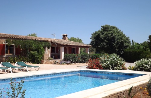 S Horta Maison | Villa avec piscine, jardin et barbecue près de la WIFI gratuit à la plage