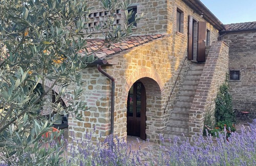 Carpini Villa | Ferme familiale parfaite pour 12 personnes avec une superbe piscine à débordement et un grand jardin