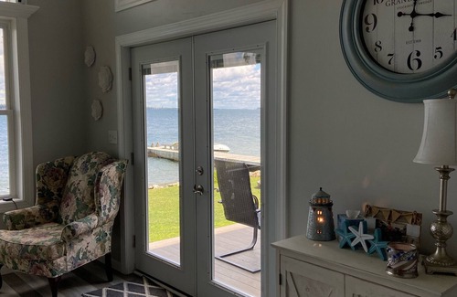 Brier Hill Maison | Perfect Waterfront Property... Location, Location, Location!