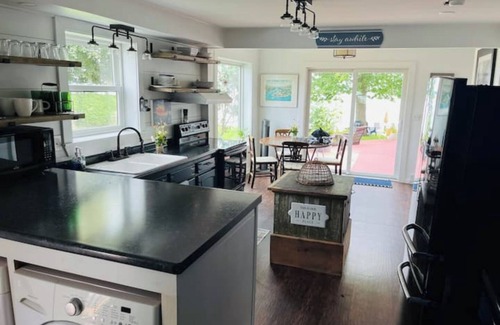 Plattsburgh Maison | Perfectly Found on the lake