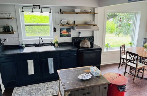 Plattsburgh Maison | Perfectly Found on the lake