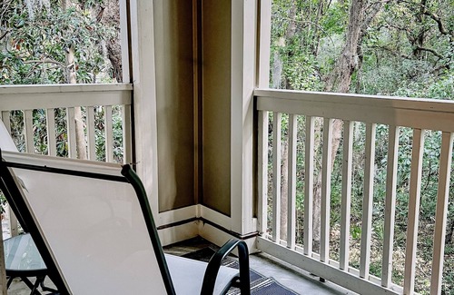 Mount Pleasant Copropriété | Perfectly located 2 bedroom condo at Seaside Farms