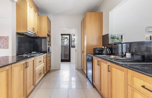 Kensington Maison | Perfectly Located 4-Bed House in Kensington