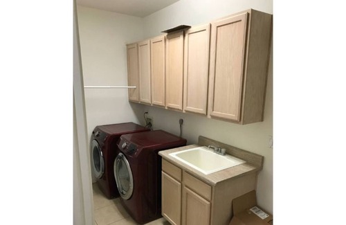 Security Acres Copropriété | Perfectly located condo just south of Old Town