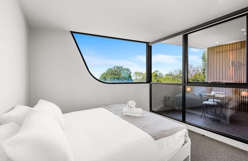 Caulfield North Appartement | Perfectly Located Executive 1BR at Caulfield North