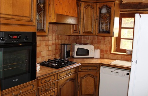 Naussannes Cottage | Gîte périgourdin avec piscine partagée, cheminée et animaux admis près de Bergerac