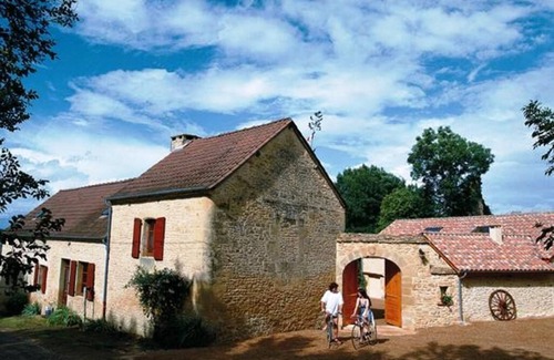 Saint-Amand-de-Coly Cottage | Maison périgourdine avec piscine d’intérieure chauffée 28° et jacuzzi