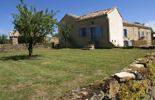 Villeneuve d'Aveyron Maison | Maison de ferme - 12 personnes, piscine 12m x 6m, grange, grand jardin, cour,