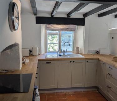 Towcester Maison | Period Thatched Cottage Towcester