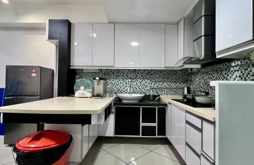 Bandar Baru Permas Jaya Maison | Permas Jaya - Pool Table & Family Gathering #4BR4B #14 pax by Cowidea