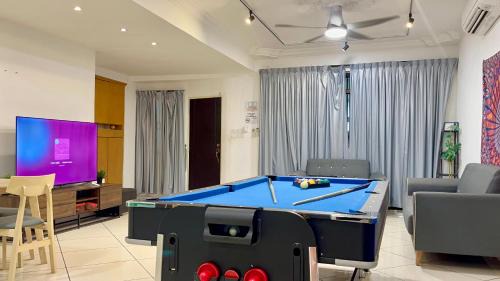 Bandar Baru Permas Jaya Maison | Permas Jaya - Pool Table & Family Gathering #4BR4B #14 pax by Cowidea