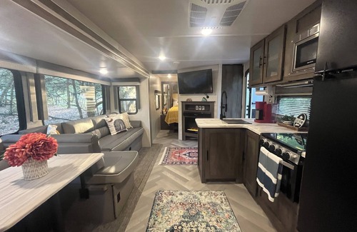 DeLand Maison | Personal Campsite: AC, inflatable Hot Tub, WiFi, Fire Pit, Outdoor Shower & BBQ