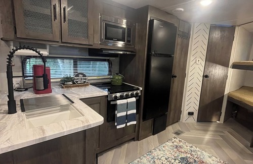 DeLand Maison | Personal Campsite: AC, inflatable Hot Tub, WiFi, Fire Pit, Outdoor Shower & BBQ