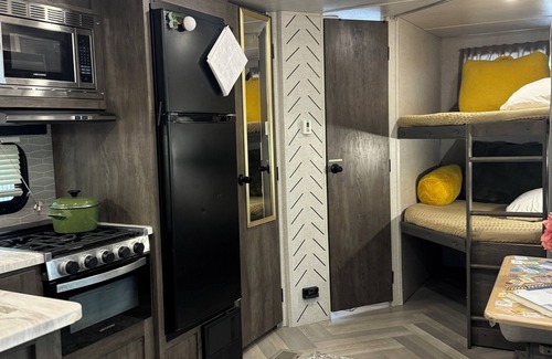 DeLand Maison | Personal Campsite: AC, inflatable Hot Tub, WiFi, Fire Pit, Outdoor Shower & BBQ