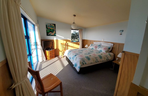 Rings Beach Cottage | Pet and Family friendly, patch of paradise