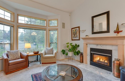 Bonney Lake Maison | Pet and Family Friendly Bonney Lake Home Game Room